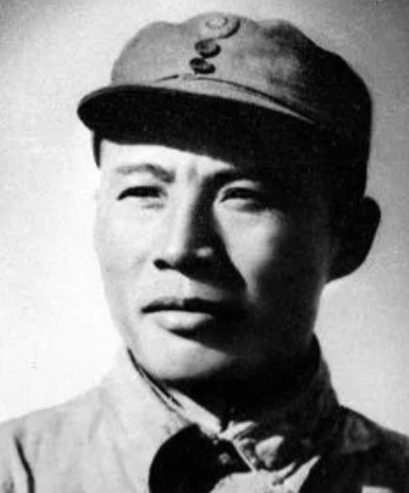 1937年，吕正操麾下一个营被日军包围，他正要率部营救，谁知军长却发来电报：“这