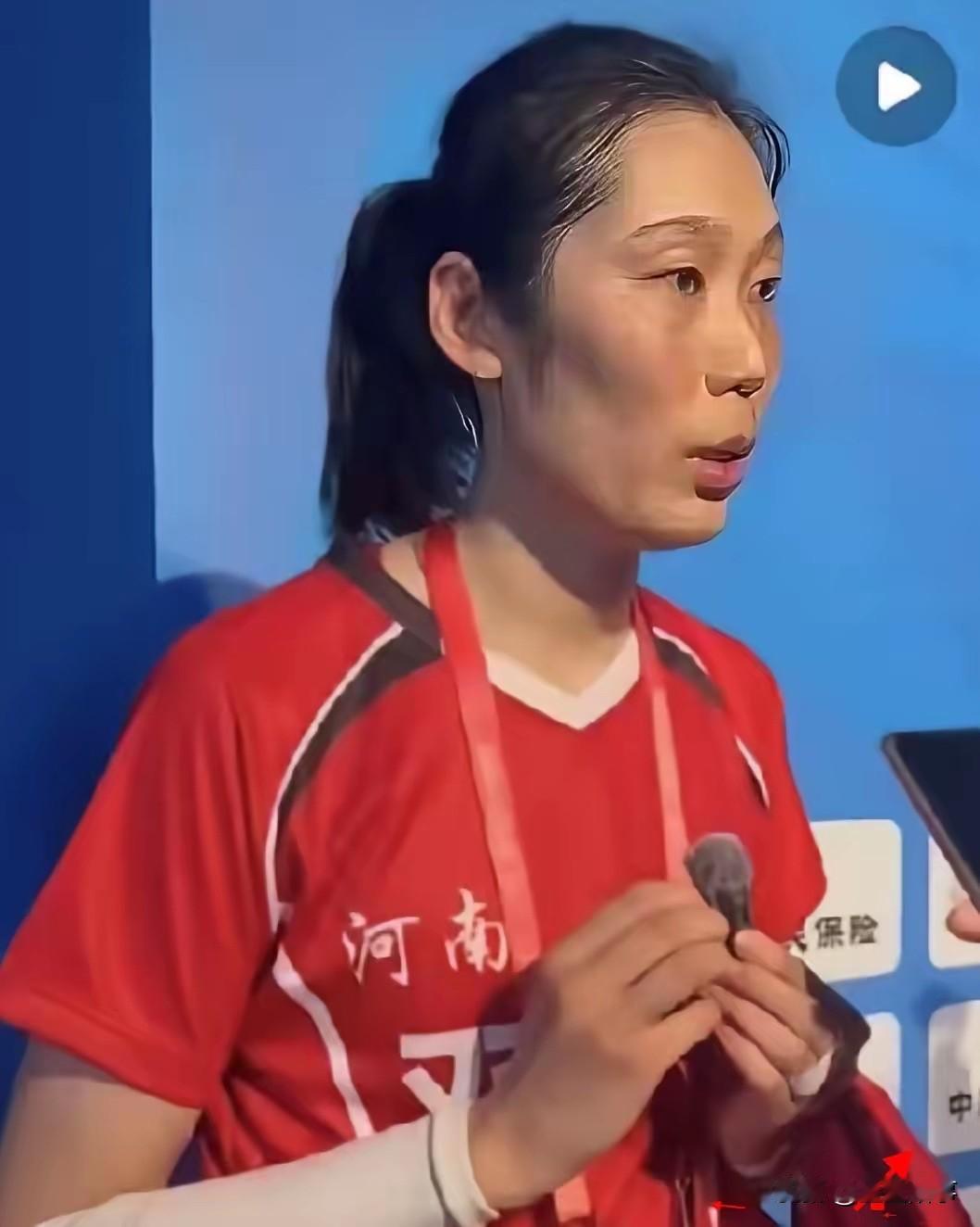 以后坚决不看朱婷的比赛了！不是打的不好，而是她实在莫名其妙。​说她莫名其妙