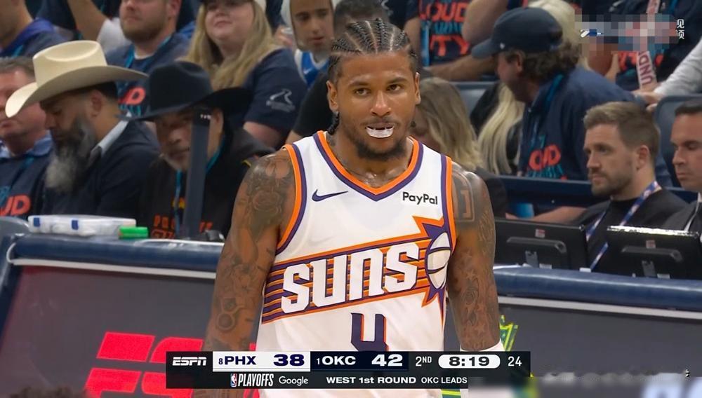 别再刷杰伦-格林摔毛巾了，你们要的那个崩溃剧本，根本就没发生。都以为半场领先