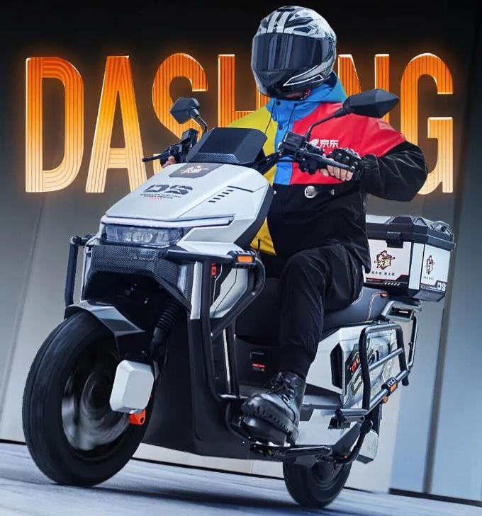 最近一段时间，雅迪、爱玛、台铃、金箭等品牌开始发布自家的外卖电动车。临近12