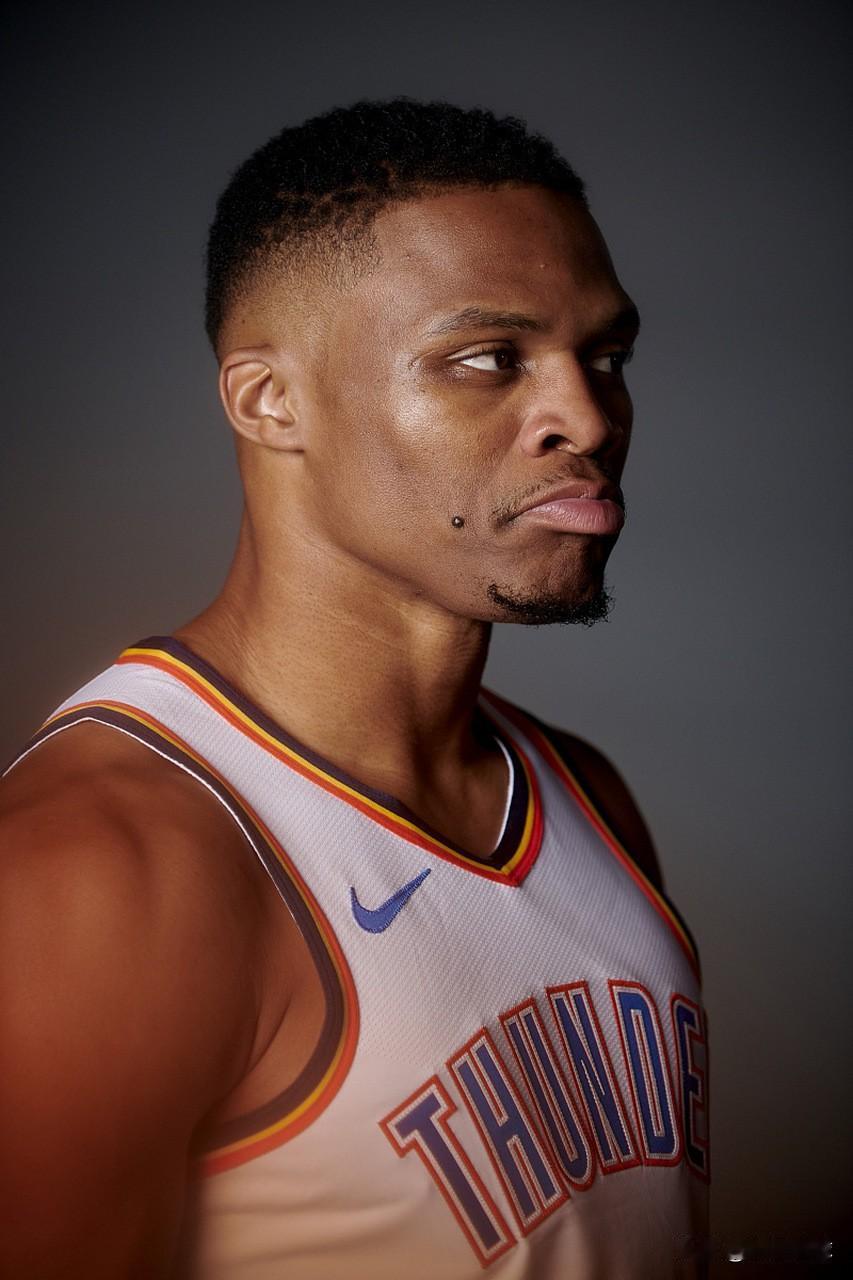 威少：季后赛出场135次，历史第77威少：季后赛出场4787分钟，历史第60