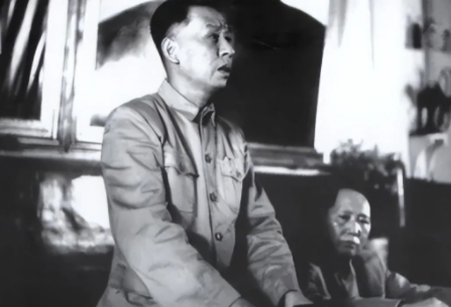 1959年9月的选举，刘少奇同志获得1156票，仅差一票隆重当选。众人都向他道贺