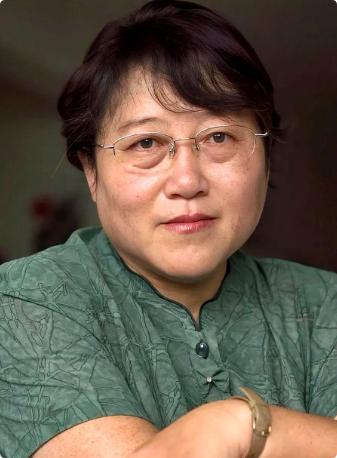 性学专家李银河说："给所有男人一个忠告，不管女人多漂亮，身材多好，你俩好到穿一条