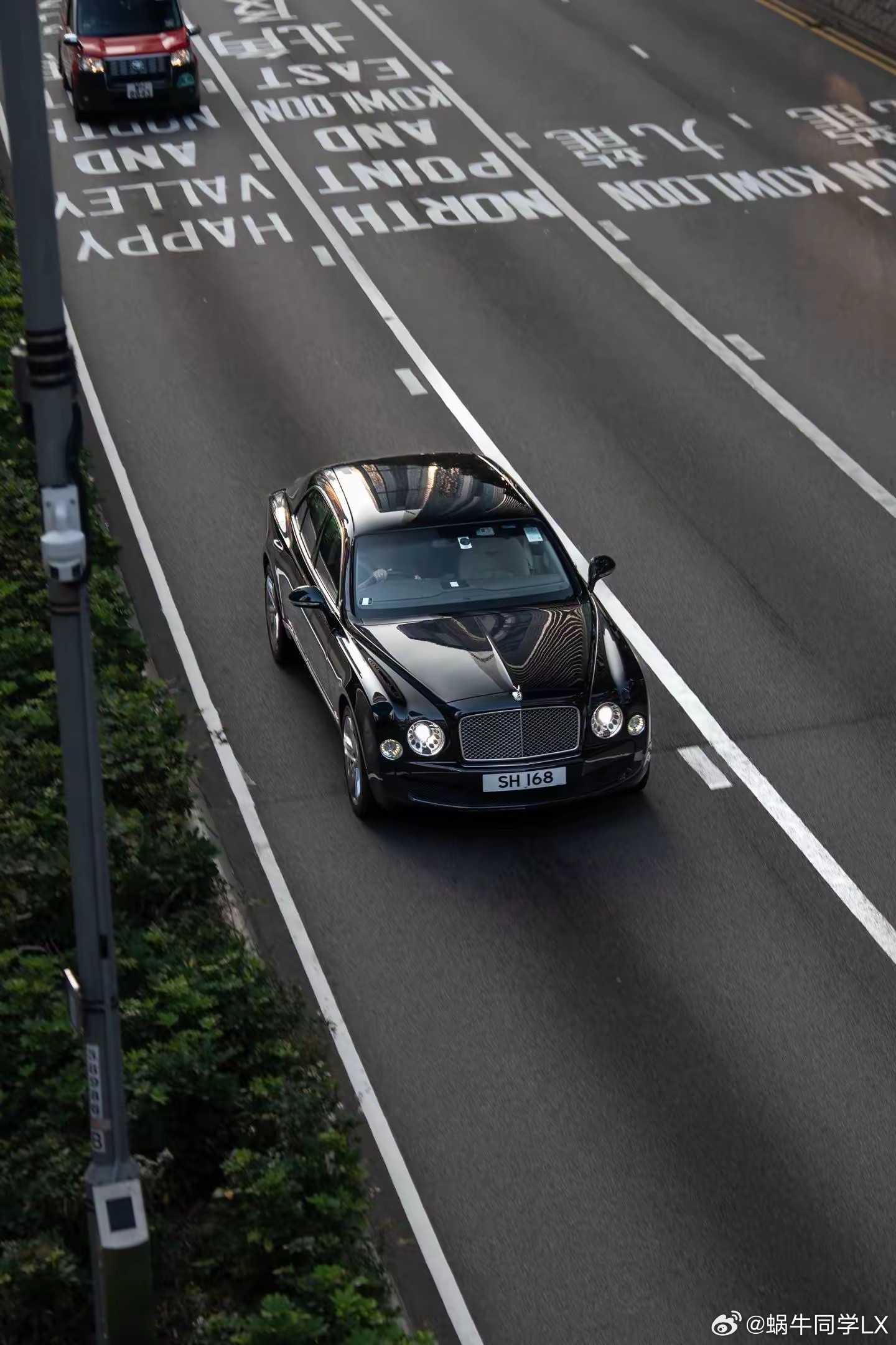 宾利，劳斯莱斯，法拉利，保时捷......感觉香港遍地是豪车，都快超过短视频平台