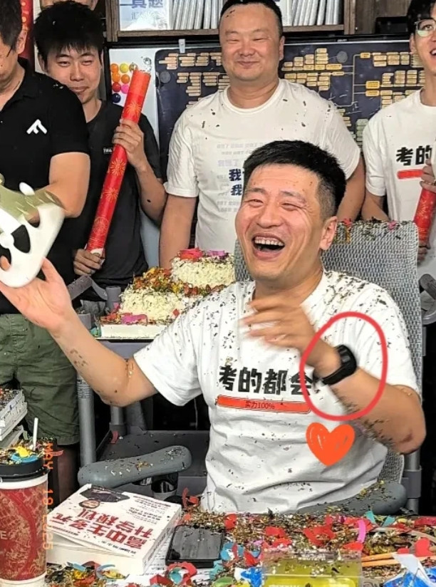 刚查了下张雪峰不查不知道，一查才懂！41岁的张雪峰专注高考填志愿咨询，吸引