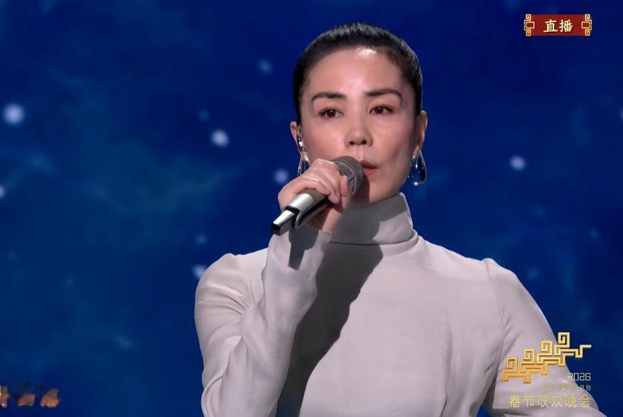 不是我说王菲今晚的妆造到底是谁做的？不是她不够美，也不是歌曲不够好听，而是王