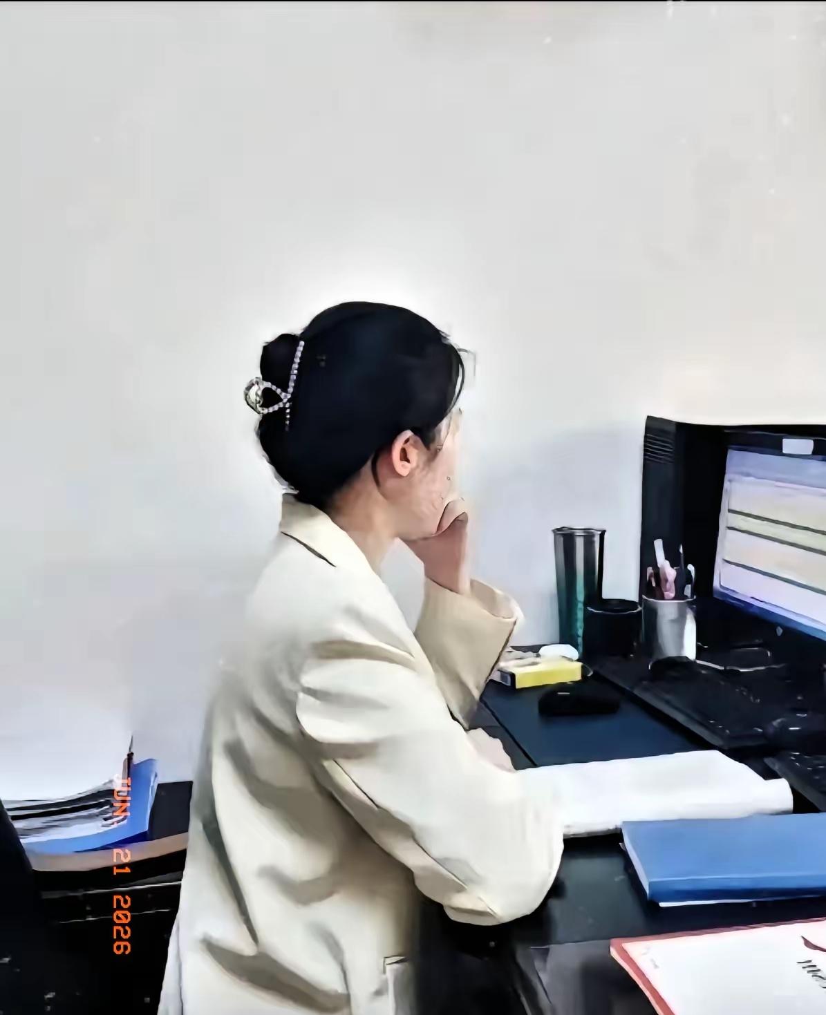 怪不得体制内剩女太多了！怪不得体制内剩女太多了！一女生在县财政局上班，三十