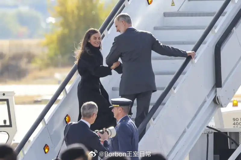 分享一则来自EFE的信息，莱后将在望江楼公园出席北京塞院主办的纪念西班牙诗人安东