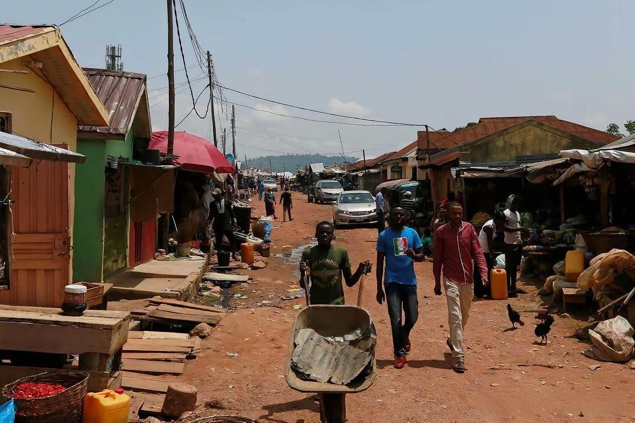 为什么非洲一直没发展起来？我来讲一个实例：非洲第一大国，尼日利亚，人口2.5亿。