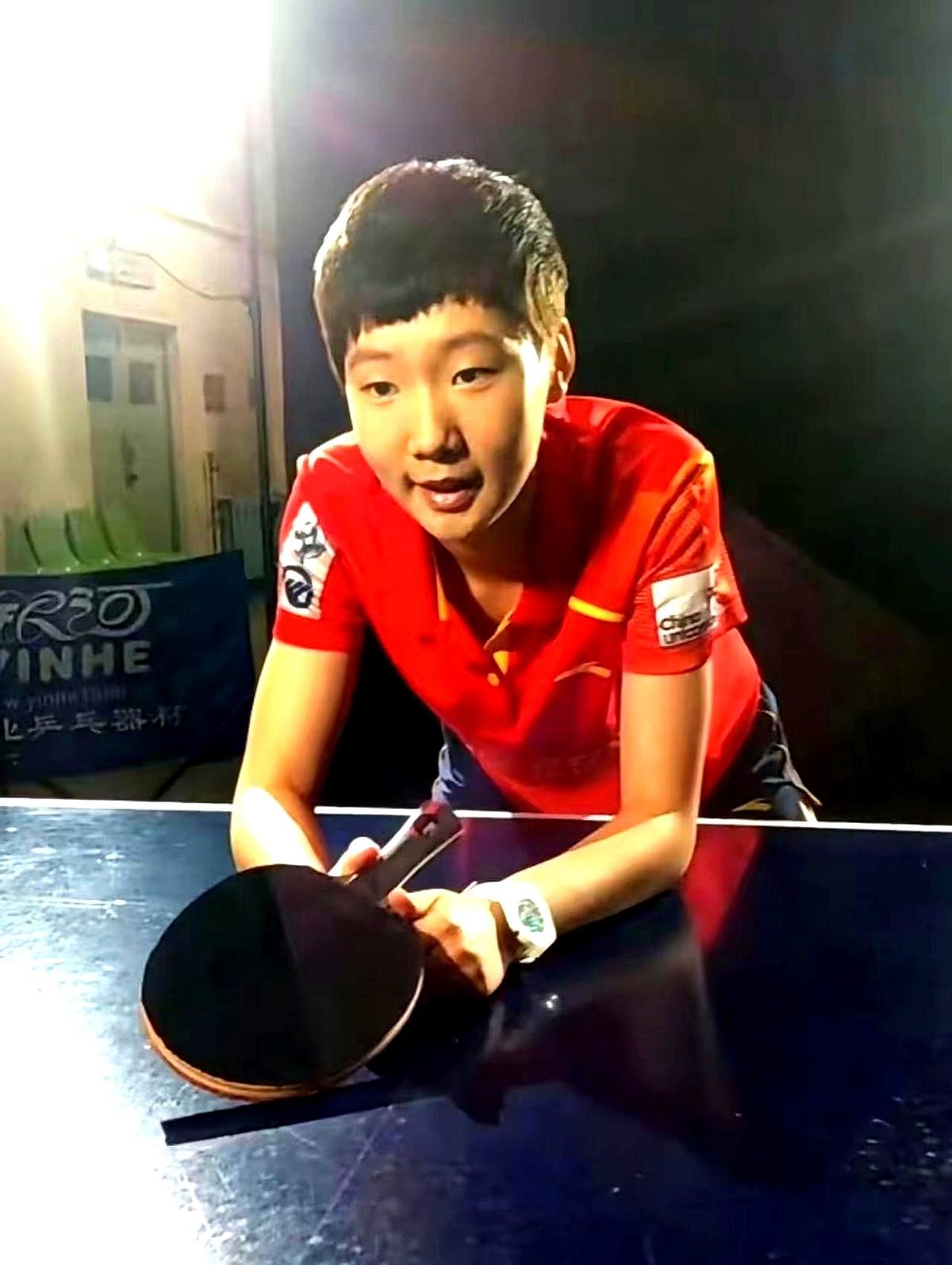 被嘲讽“医学奇迹”，王曼昱这得多疼。2025年3月WTT重庆冠军赛，她腰伤发