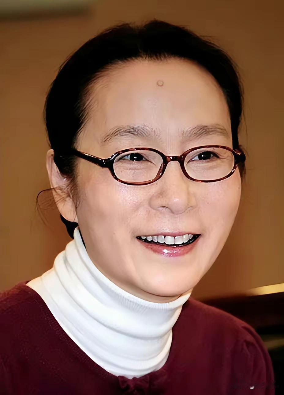 都是带节奏，奚美娟这么优秀的老演员，竟然被翻出旧账，2023年周野芒打得官司