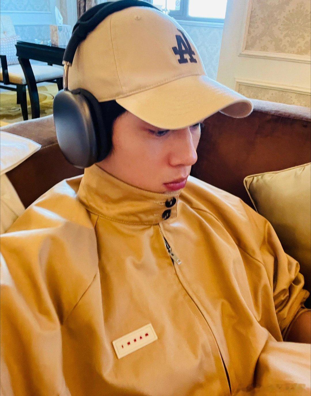 井柏然分享的日常穿搭造型~