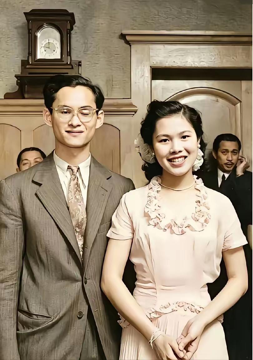 诗丽吉出身豪门，被普密蓬国王母亲选中联姻，成为其政治支柱。她高调张扬，虽曾因出轨