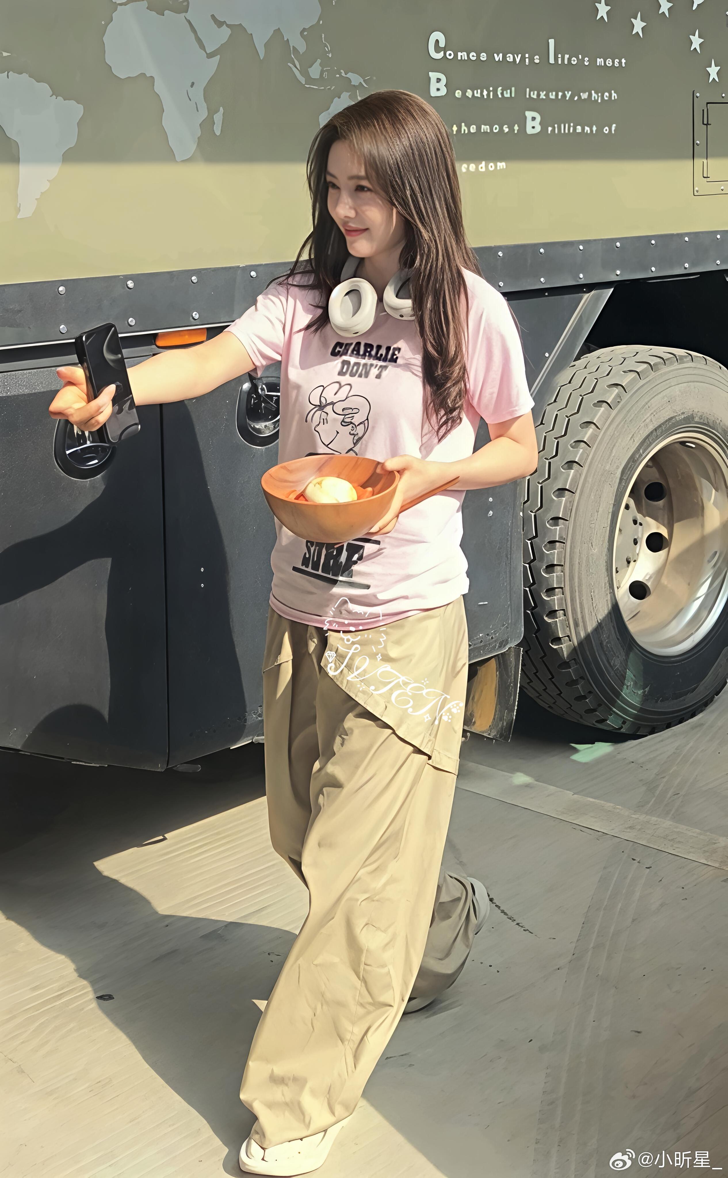 你是说我们娜娜生图就这么美吗张小斐蔡文静开机就有互撕戏张小斐蔡文静闺蜜变敌蜜