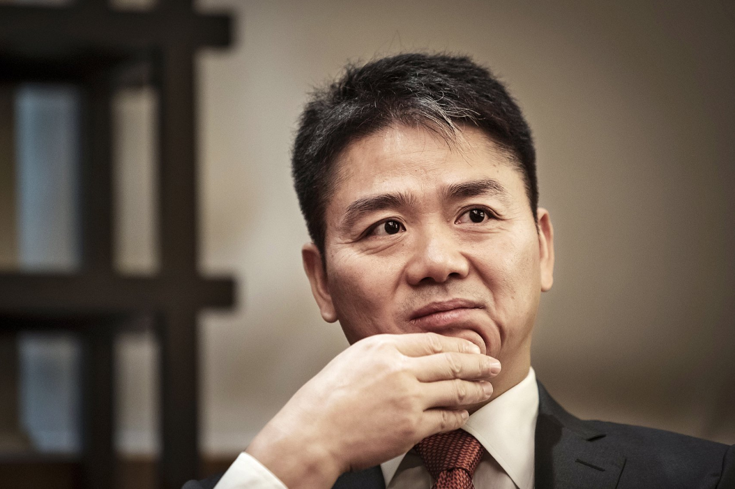 2017年，刘强东给母校捐了1000万，指定资助贫困大学生，可两年后这笔钱却原封