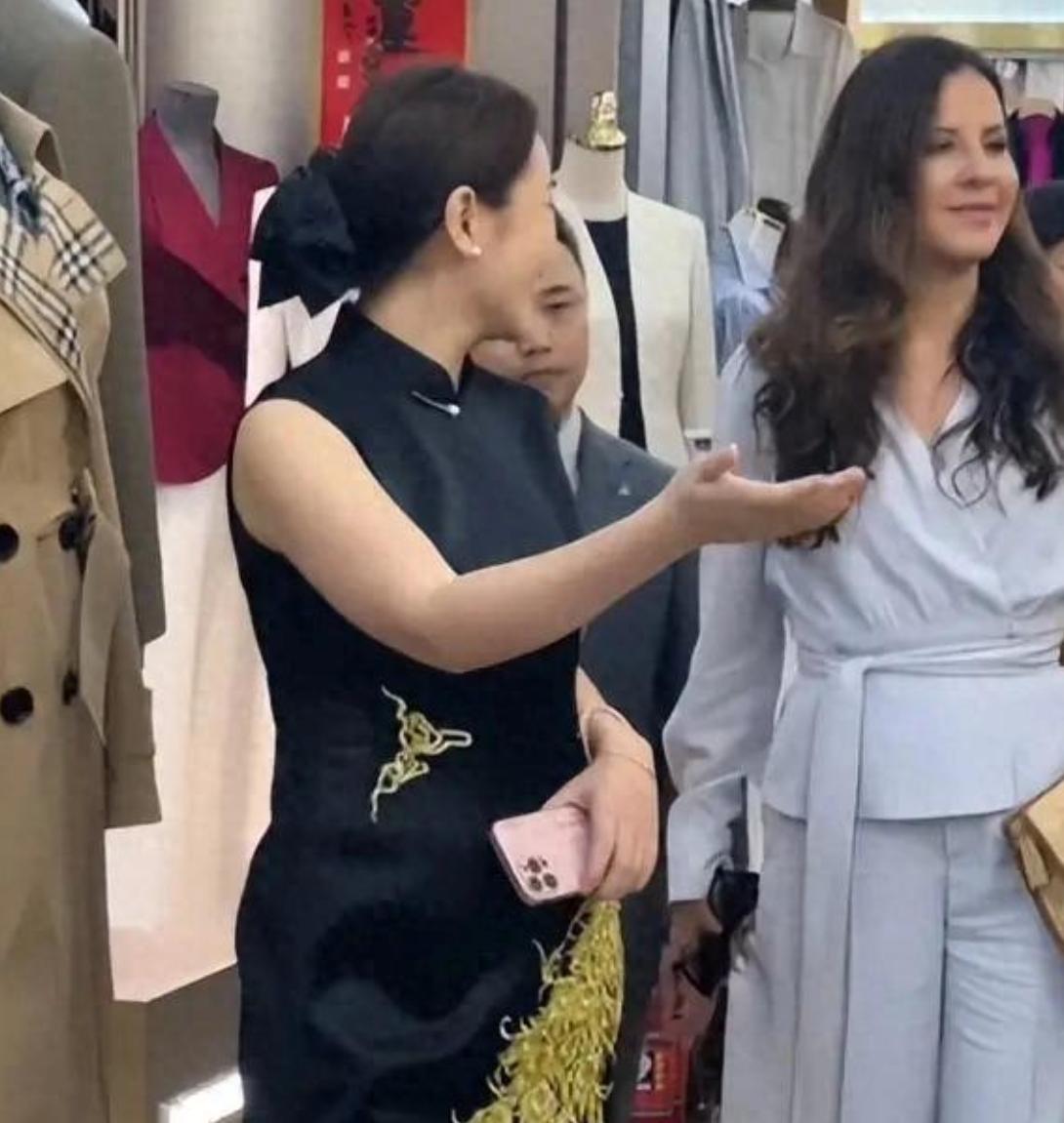 姜妍当年的美，真不是一件旗袍能解释的塔玛拉逛上海南外滩轻纺面料市场这事，