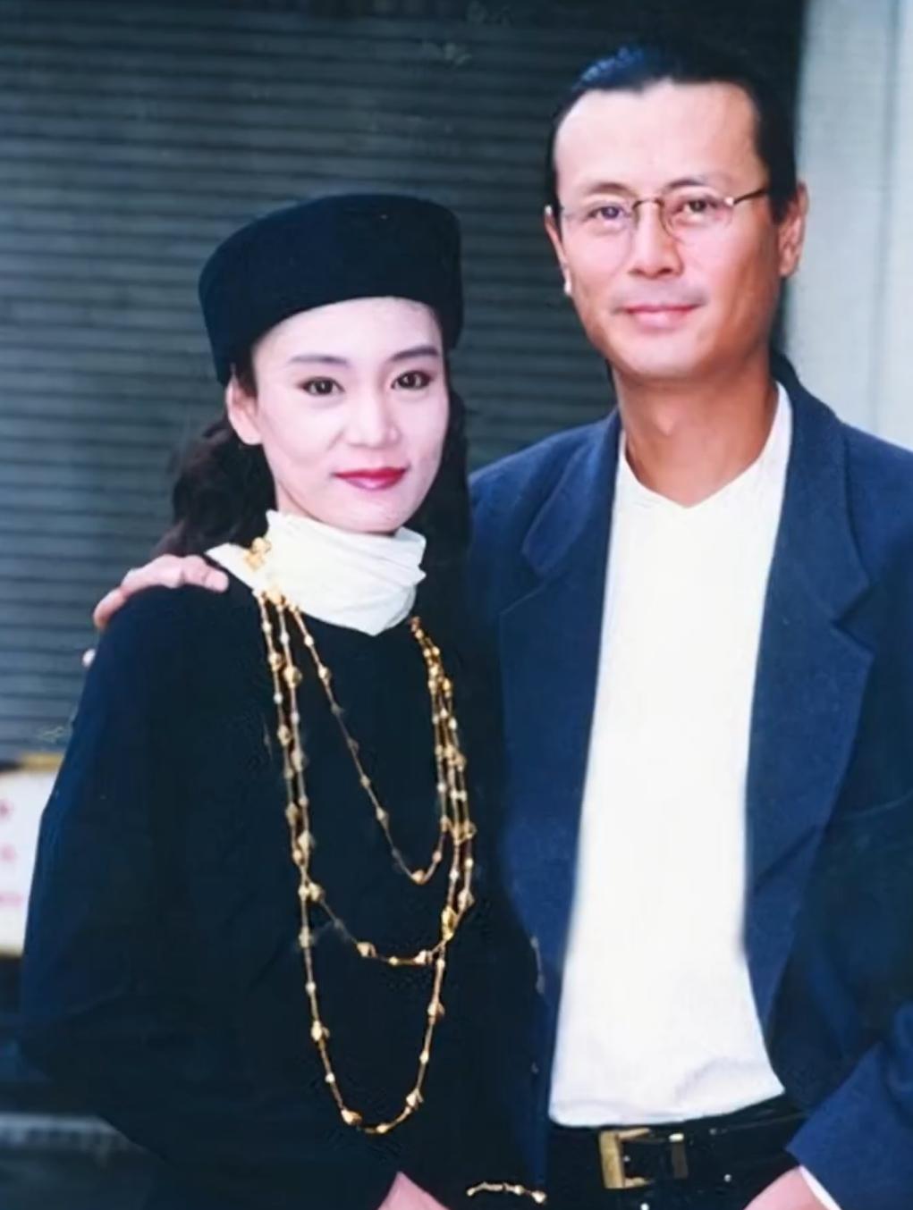 “孩子没了，子宫也没了。”1997年的冬夜，台北的冷风裹着细雨拍打着窗户。