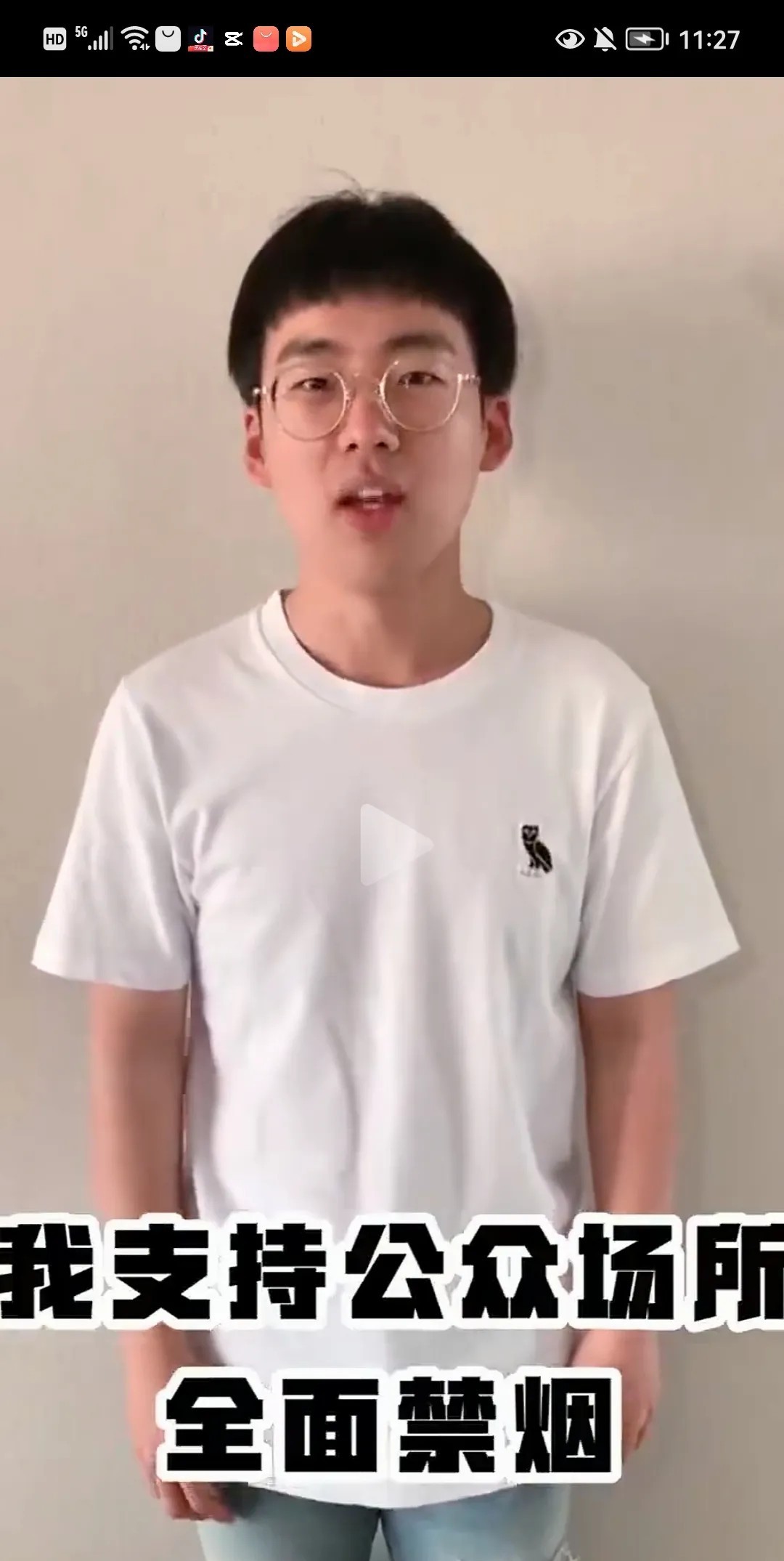 郭麒麟惹上事了。郭麒麟发布了一条支持公共场合拒绝吸烟的视频，评论区不开心了，说