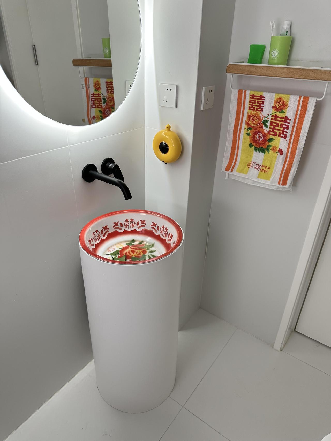 妈，您就在这一个房间尽情“折腾”吧，只求您放过其他屋子，山东一位女生晒出自己的家