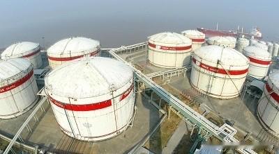 中国突然动用商业石油库存，外媒表示中国终于顶不住了！他们低估了咱们的底气中东