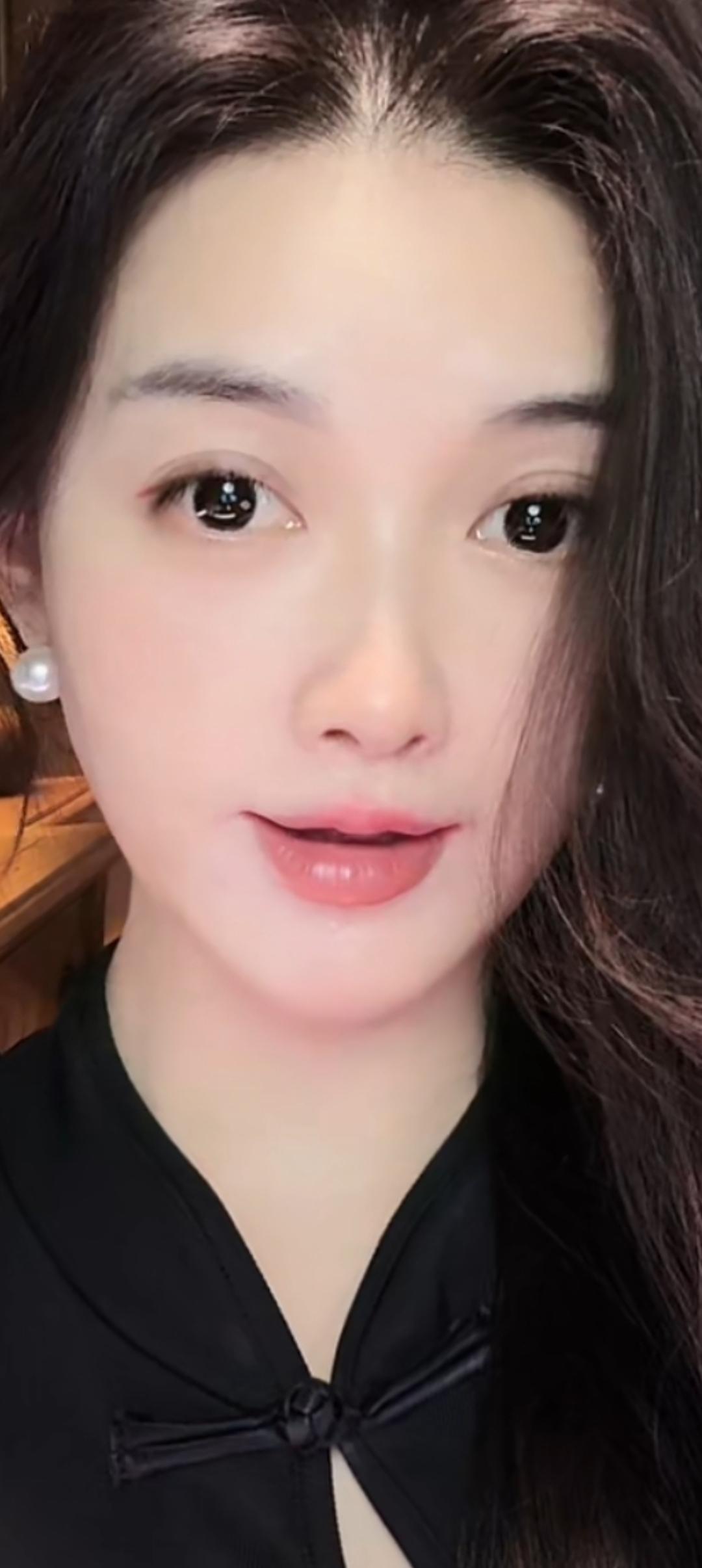 这姑娘看着真温柔！
