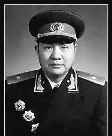 1941年，新四军第一师抓了200多名特务，粟裕知道后，忍不住开口：“是不是搞错