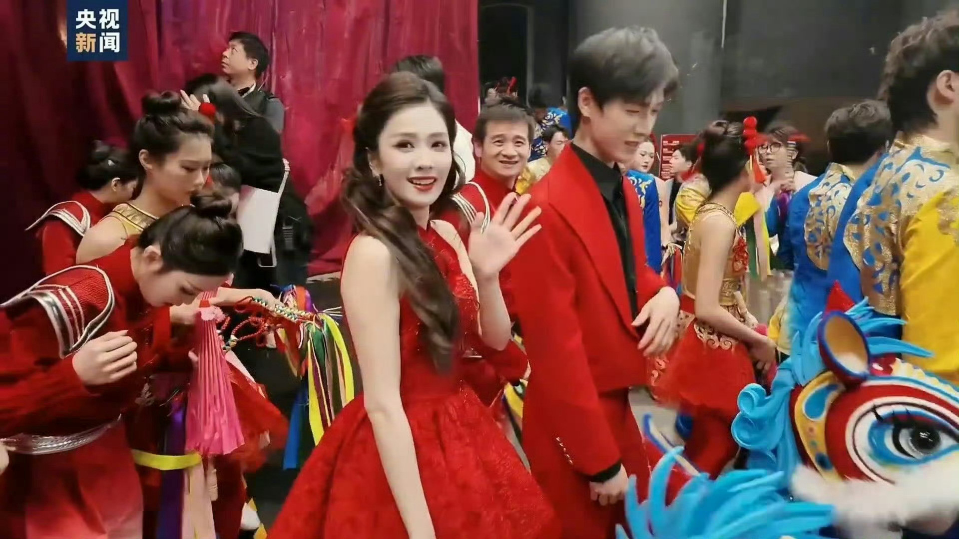 白鹿李昀锐春晚造型期待白鹿的舞台