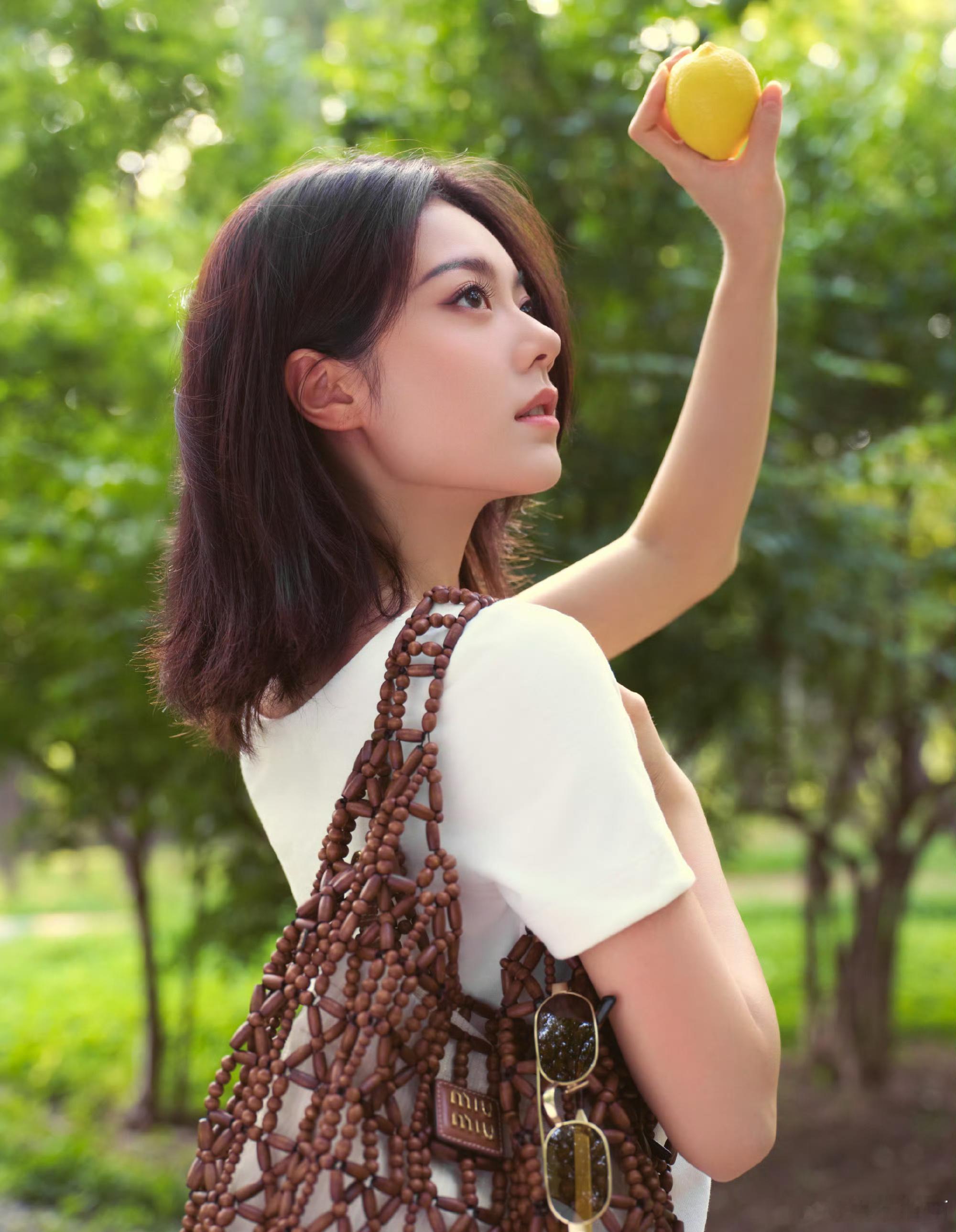赵今麦miumiu最新商务大片，明媚又清新，真的好喜欢