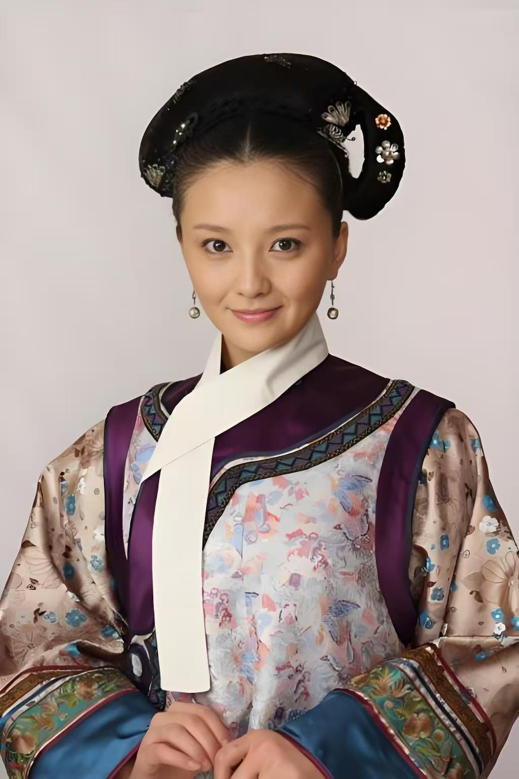 原来槿汐从头到尾都只有一套衣服别人一集一套新衣，槿汐从头到尾就那身，穿到最后都