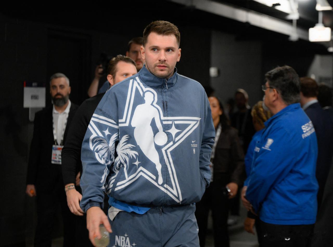 不查不知道，一查吓一跳！东契奇每次全明星的数据都很一般啊：第一次全明星（20