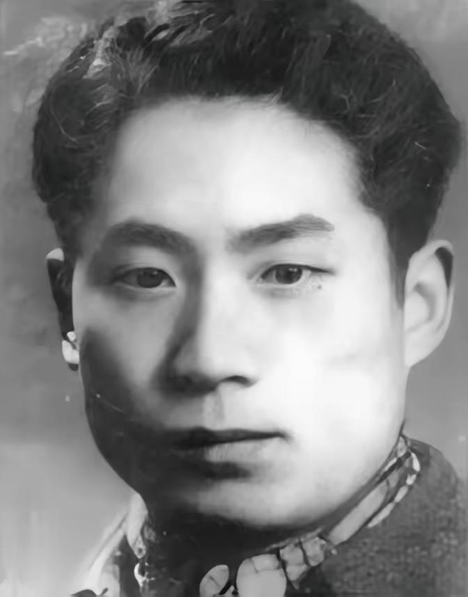 巷口小姑娘悄悄摆手，救下一名地下党，背后是红岩最痛的背叛1948年重庆，满