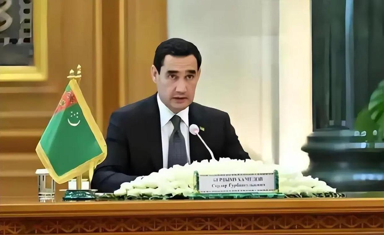 这才叫真兄弟！中亚小国还清81亿贷款，再送百亿厚礼，西方急红了眼全球债务违