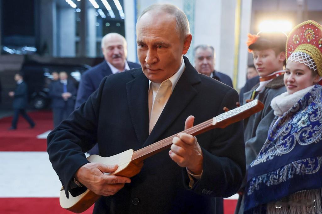 普京最新表态：不会和乌现政府签订任何协议！普京暗示谈判以泽连斯基辞职为前提。