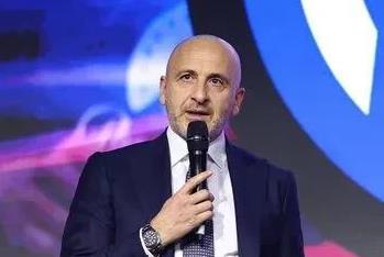 还想带走巴钦？佩杜拉：利雅得新月为奥西利奥开出500万欧年薪外加奖金。据知名转