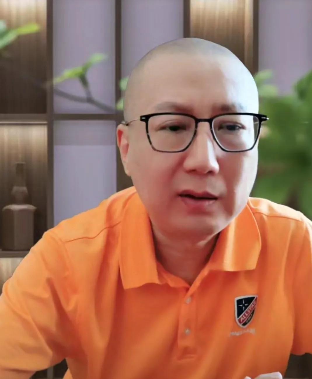 老汪直播解释为啥悼念杨少华，说这是35年前和老头的约定。当年老汪跟杨少华一起北