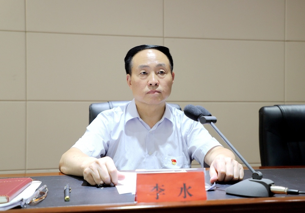 高校原党委书记李水, 主动投案