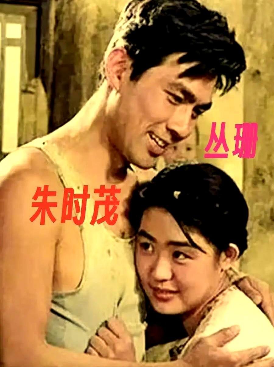 草原上那匹马，又回来了。不是马，是我们欠的一场认真。你看抖音上，老片火得比新