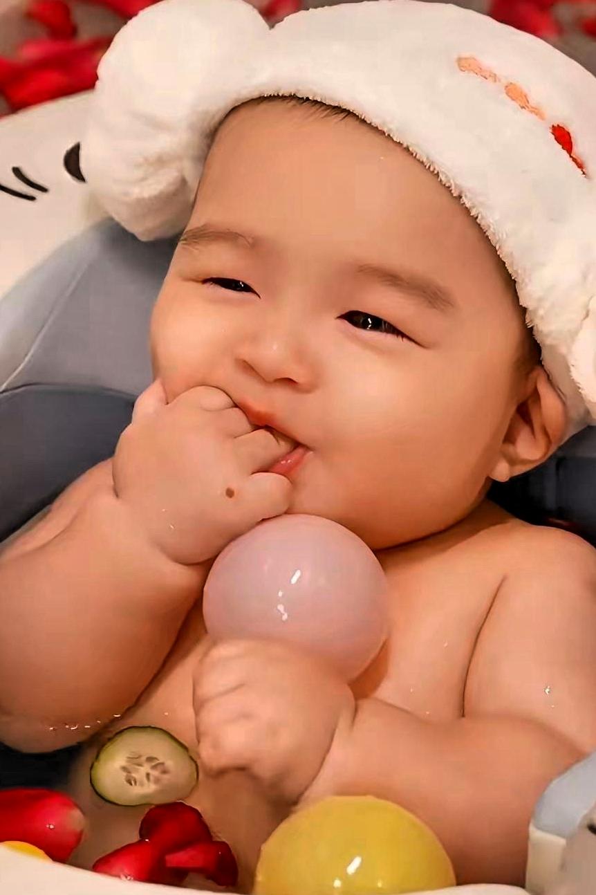 七夕最治愈萌照！马筱梅半岁儿子太讨喜，妥妥自带高颜值滤镜七夕的温柔氛围感，