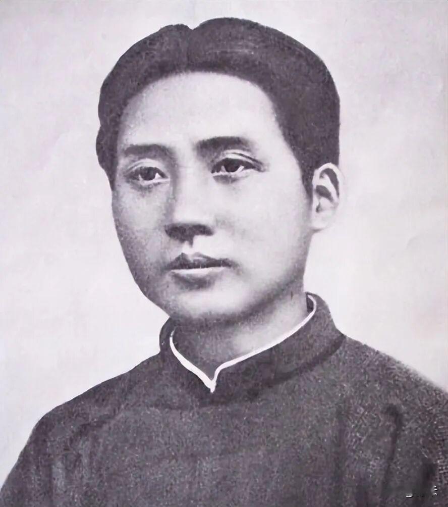 青年毛泽东非常喜欢和欣赏大名鼎鼎的鲁迅先生，有人可能很难想象把毛主席和鲁迅先生联