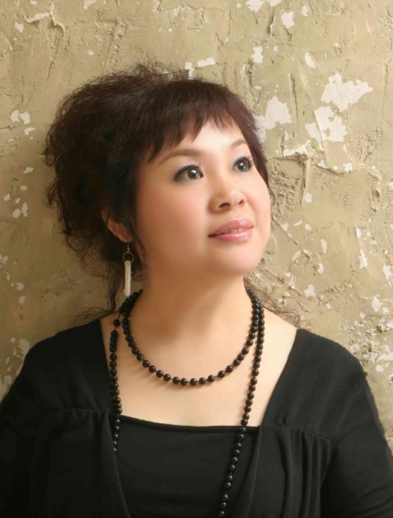 1995年，程前妻子王越发现丈夫与一个漂亮姑娘有染，多次规劝未果，愤而提出离婚。