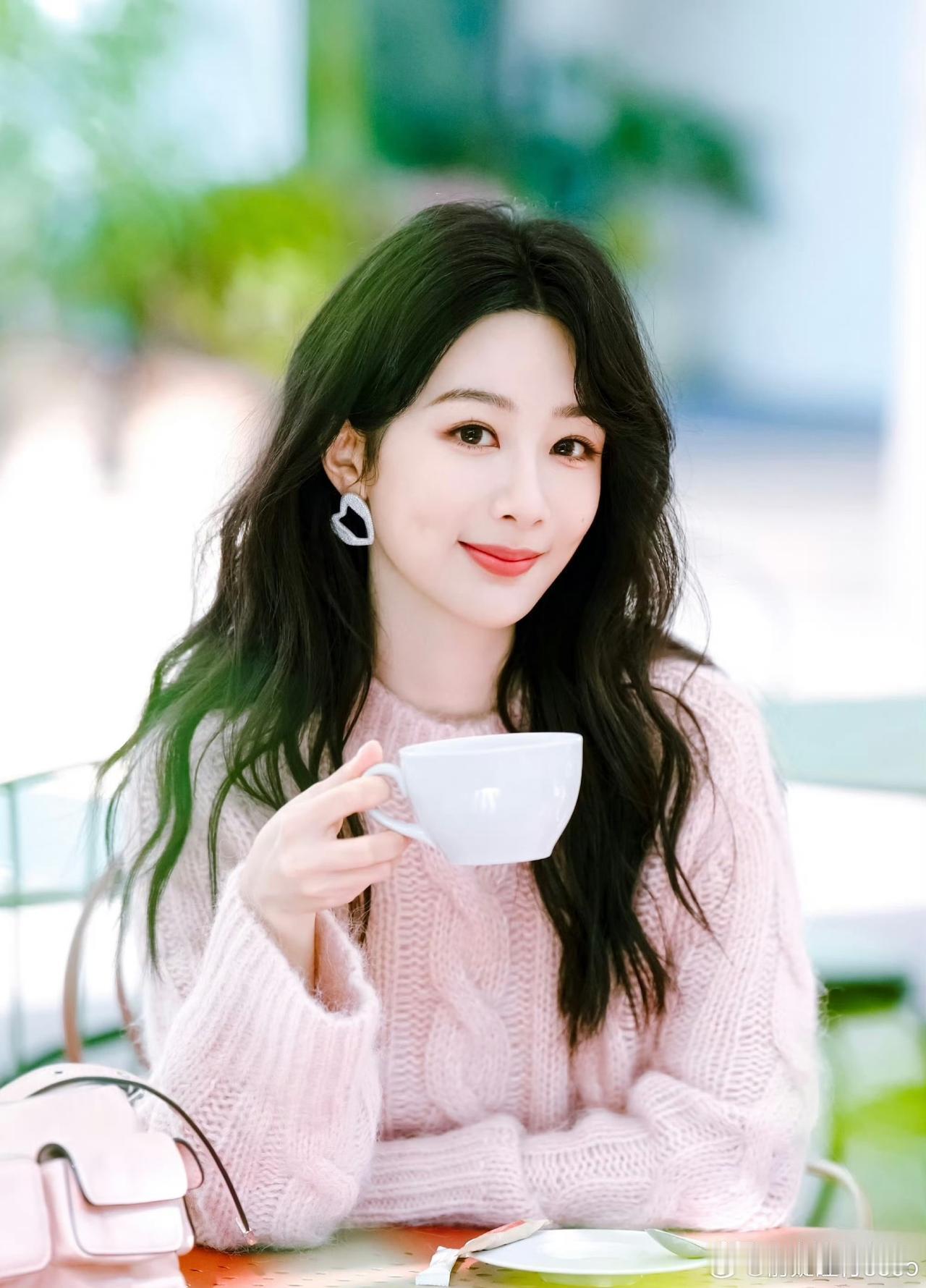 杨紫还是要拿奖当年不肯嫁东风本子很好，但是同类型的已经有赵丽颖《知否》还有谭松