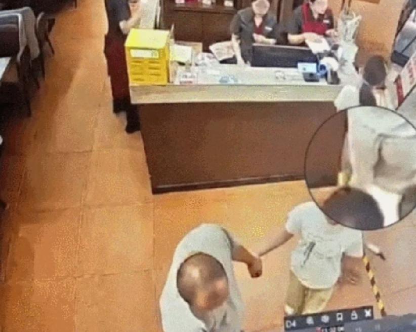 长沙餐厅事件中，女子为何坚持不道歉？这个事件有两个基本事实，一是男童在餐厅跑动时
