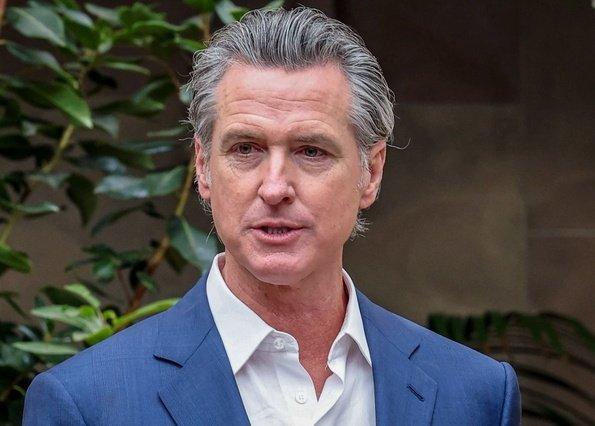 据CBS26日消息，美国加利福尼亚州州长纽森考虑2026年中期选举后角逐白宫。