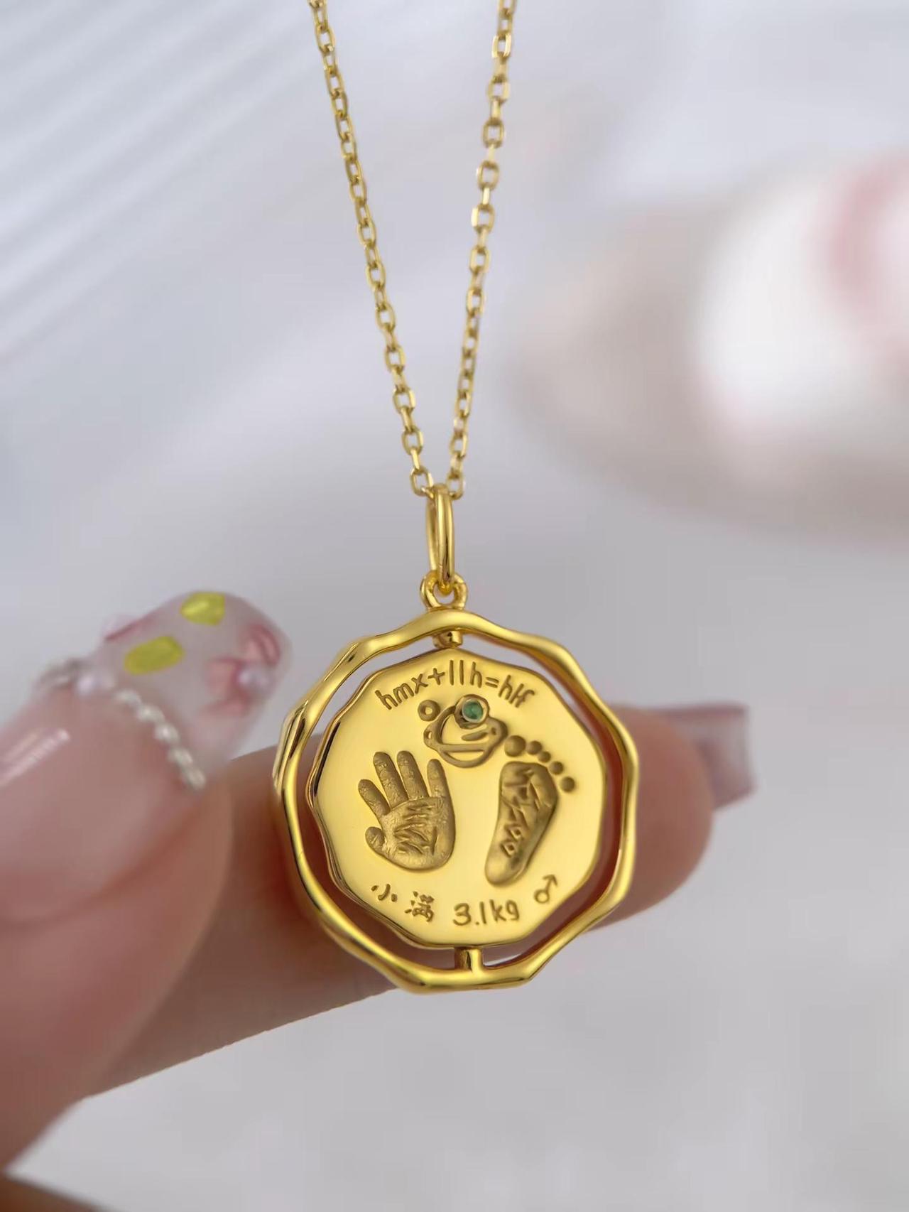 谁懂啊！这枚双面旋转时钟吊坠，是给宝宝一辈子的纪念✨宝宝宝妈新生儿新手妈妈