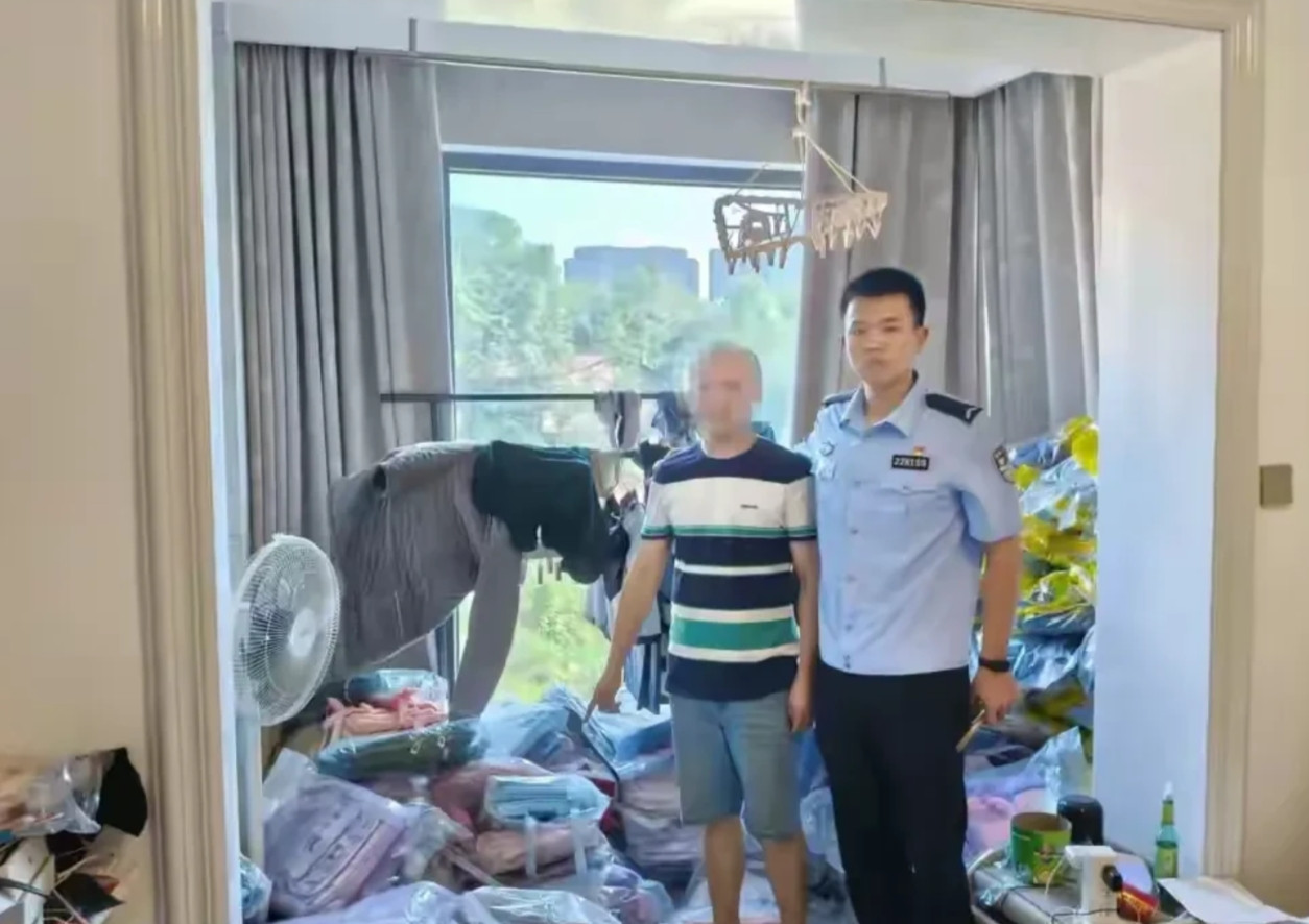 现在的“内鬼”真是防不胜防啊！湖南邵东就出了俩“内鬼”。有个快递员文某，2024