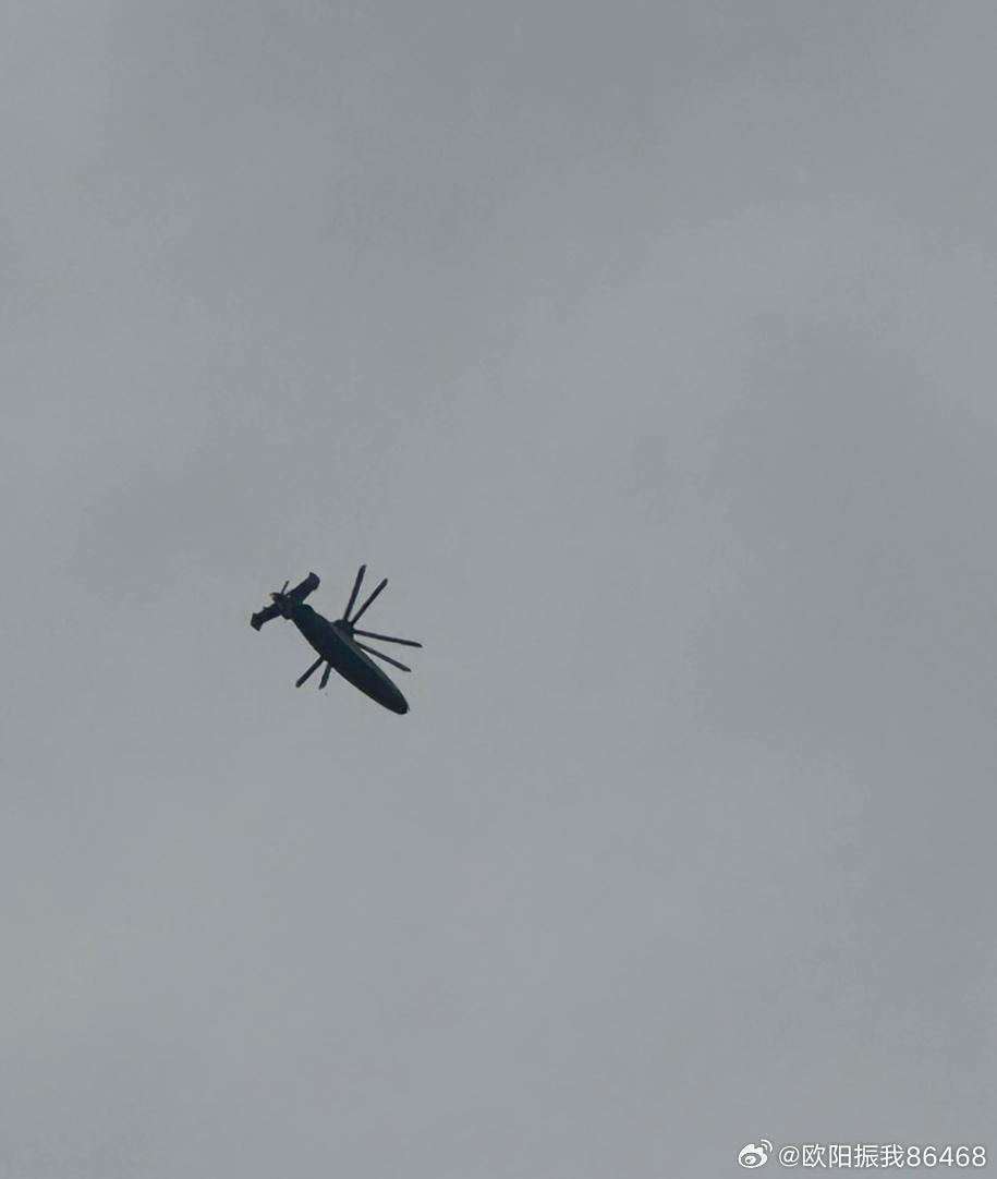 很久没有见到的新朋友了，这是国产共轴刚性双旋翼直升机，还在持续科研试飞中，进入型