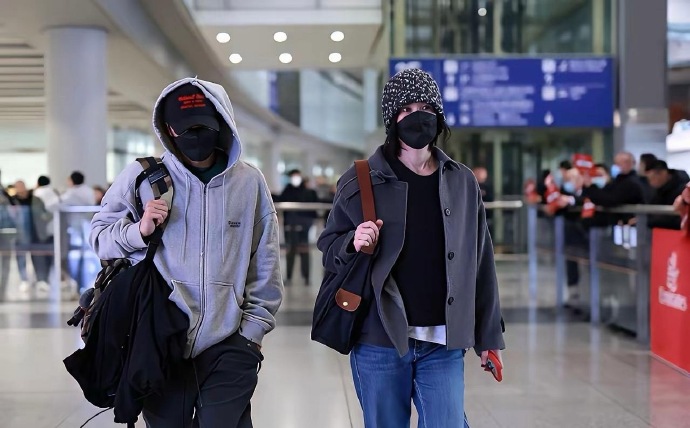 谢霆锋对王菲的爱，到底是图什么？你敢说谢霆锋对王菲爱的死心塌地？你敢说谢霆锋的