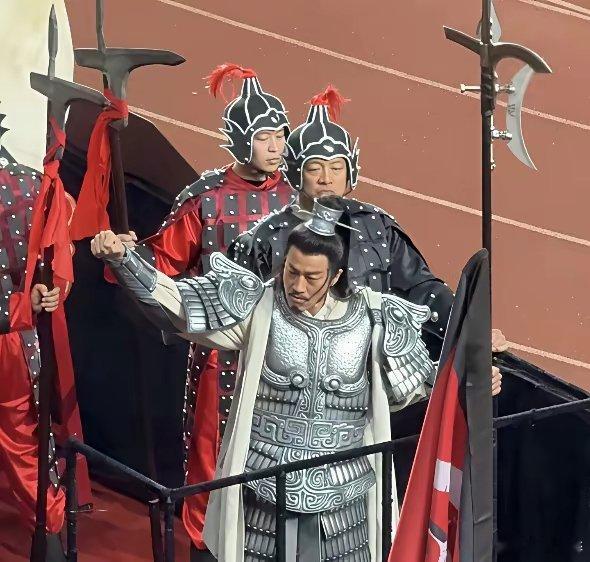 京东让何润东项羽还原度封神就连何润东本人也坦言，当天登场面对台下数万名观众时，他