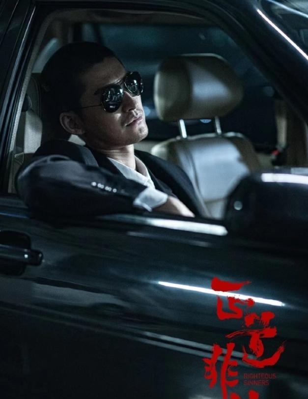 张翰开始拍一番电影了《东八区的先生们》让张翰成了内娱“油王”，这两年他很少拍剧