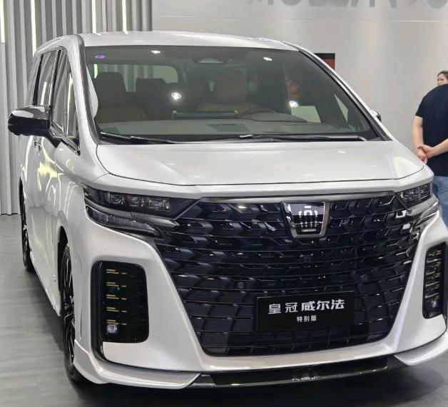 丰田“皇冠威尔法”曝光！起售价或超65万，比埃尔法更霸气，豪华MPV新标杆来了在